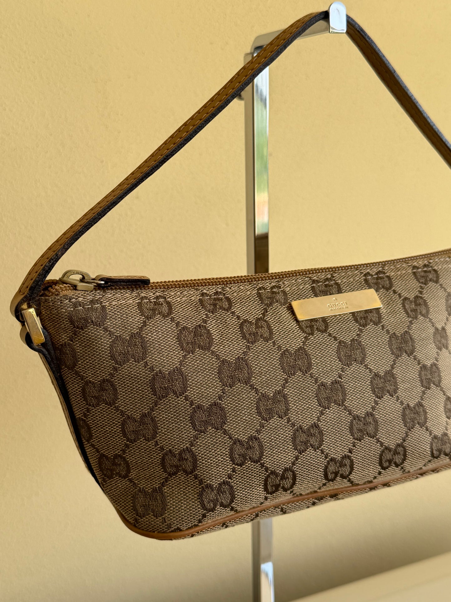 Gucci Boat Bag Beige