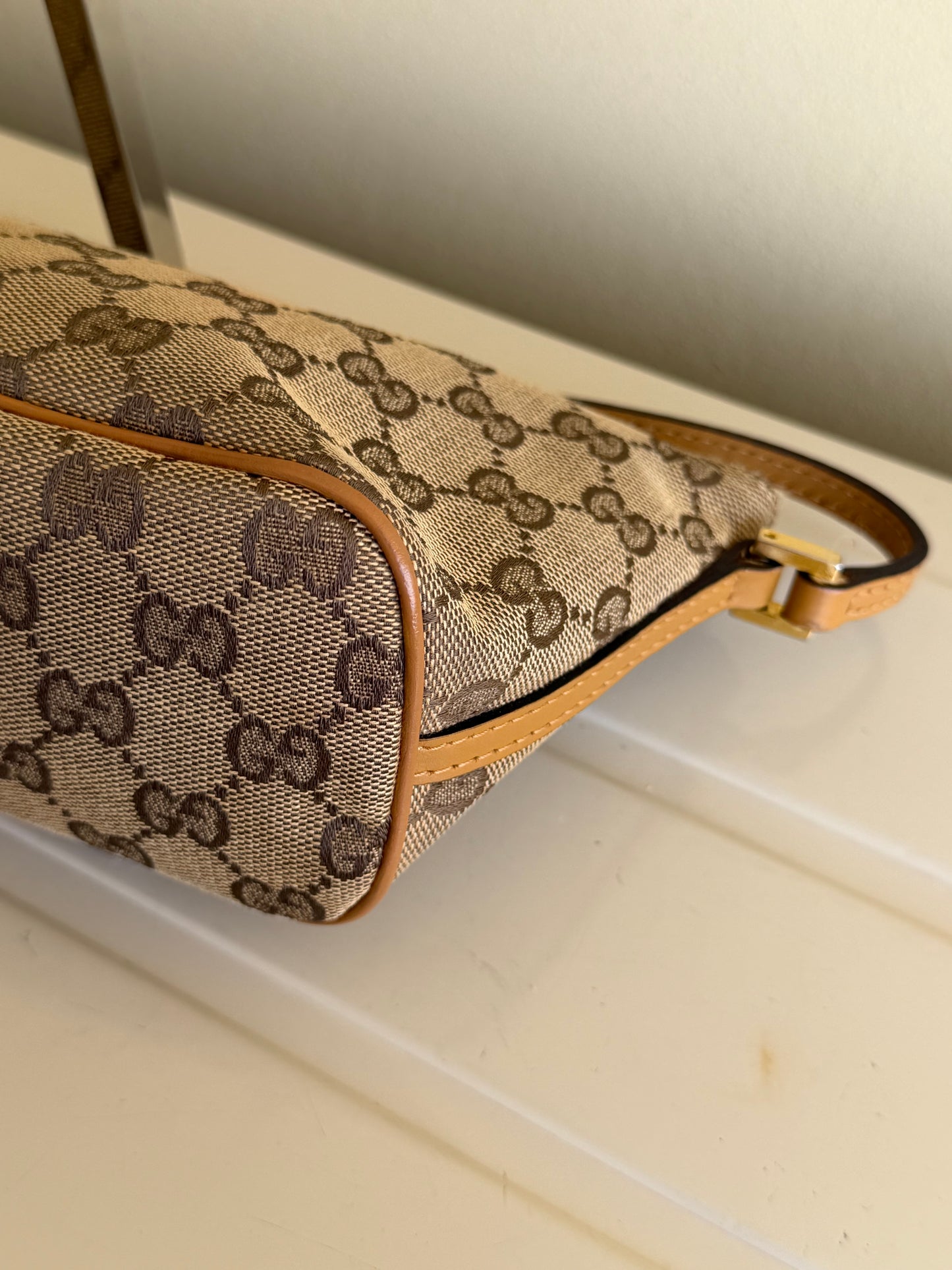 Gucci Boat Bag Beige
