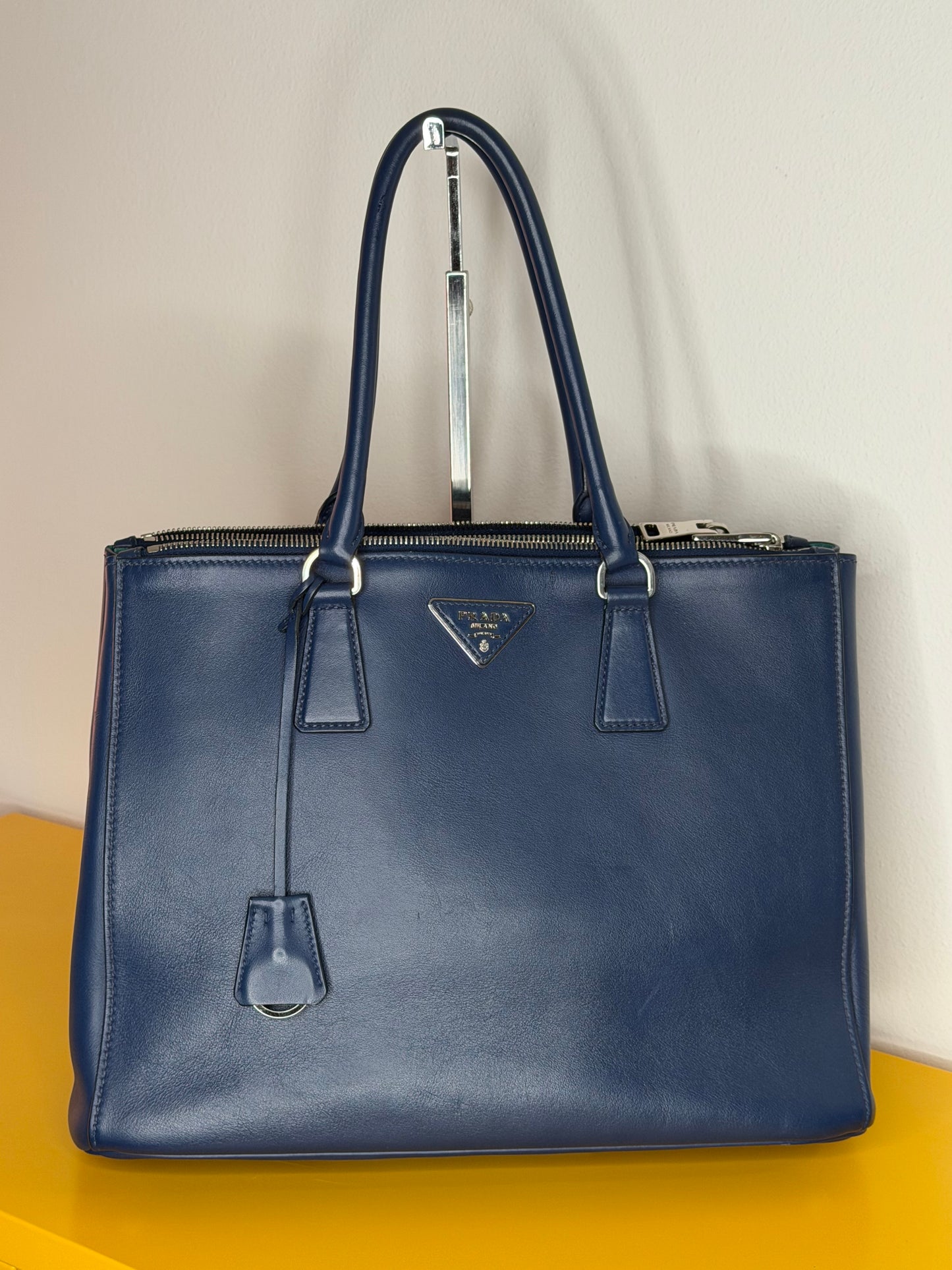 Prada galleria blu