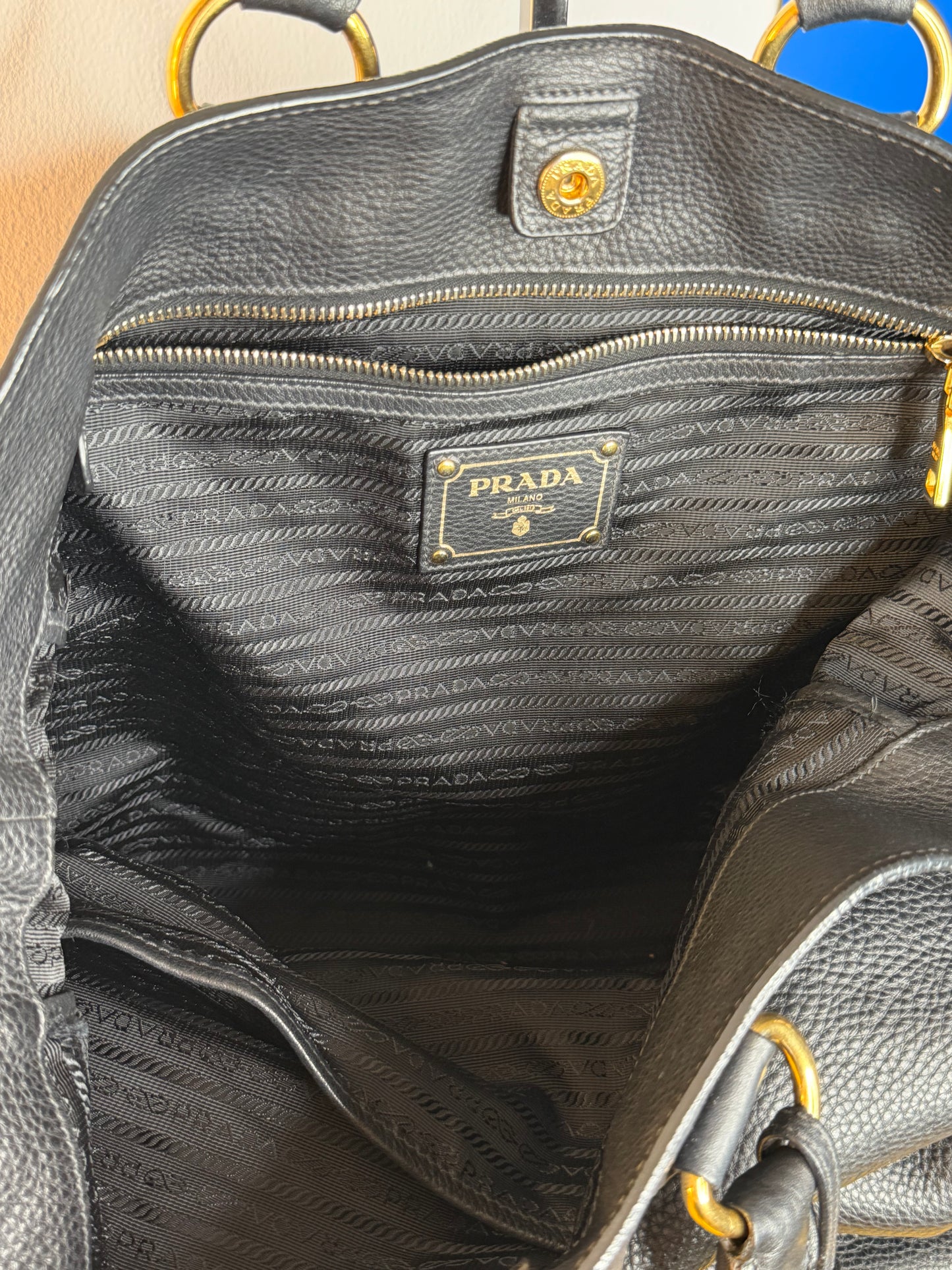 Prada tote con tracolla