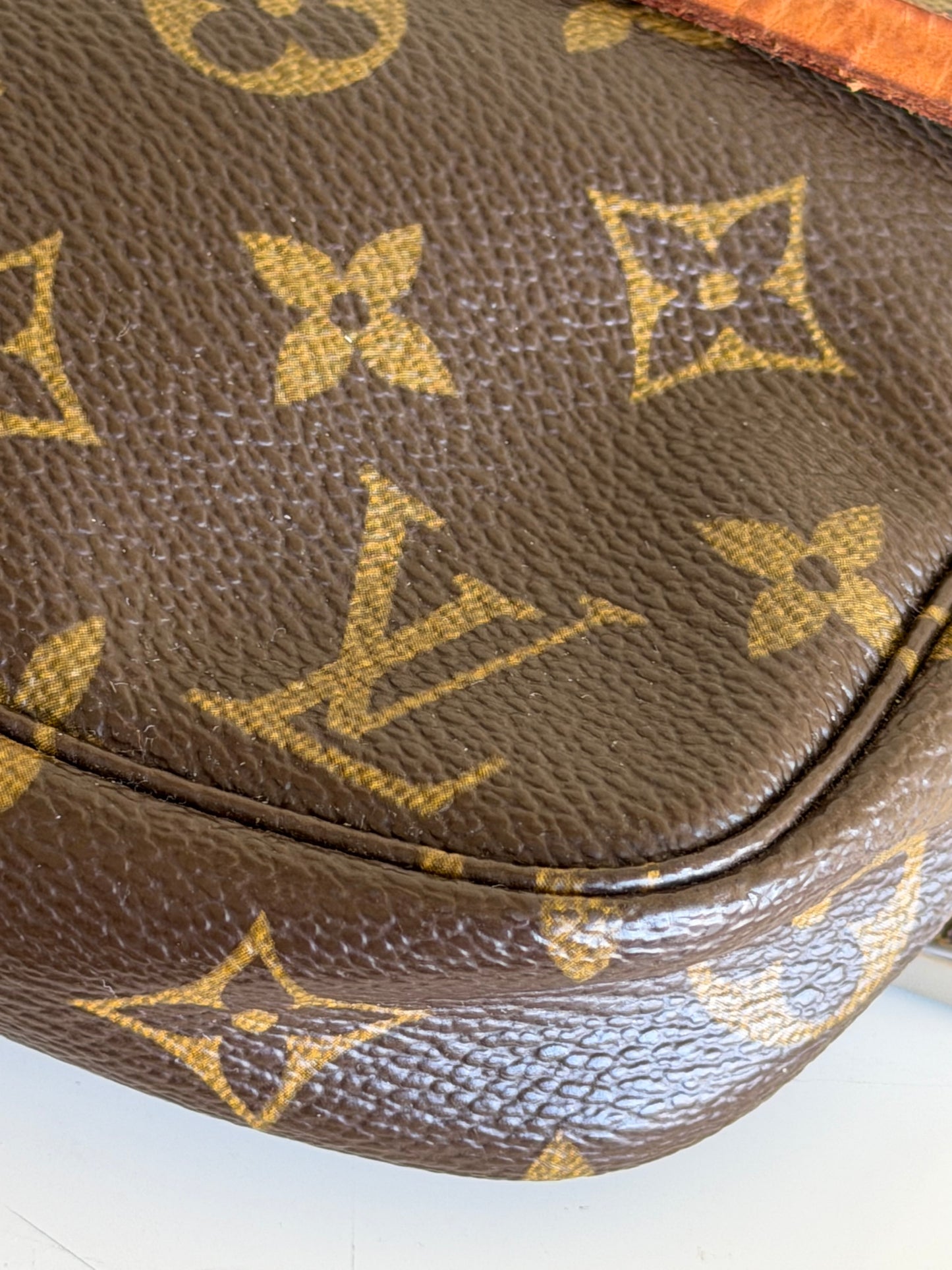 Louis Vuitton Pochette acessoire