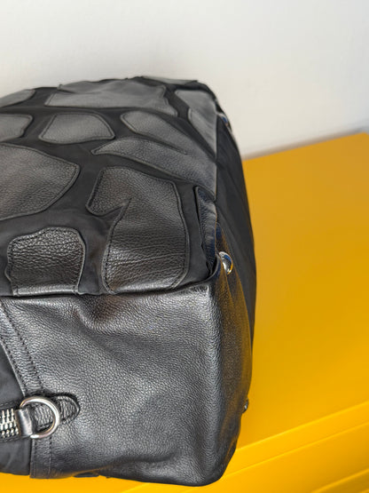 Prada nera Boston
