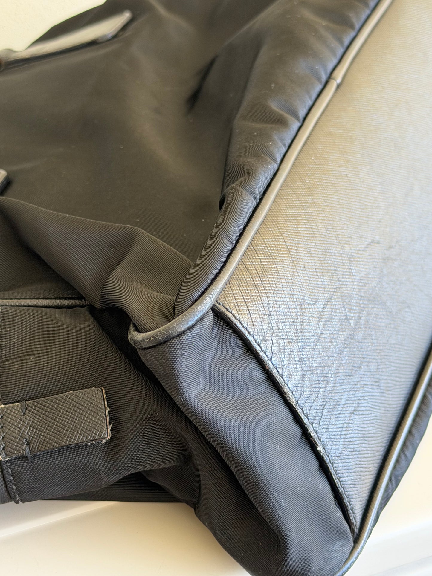 Prada Bauletto in Nylon e Pelle Saffiano