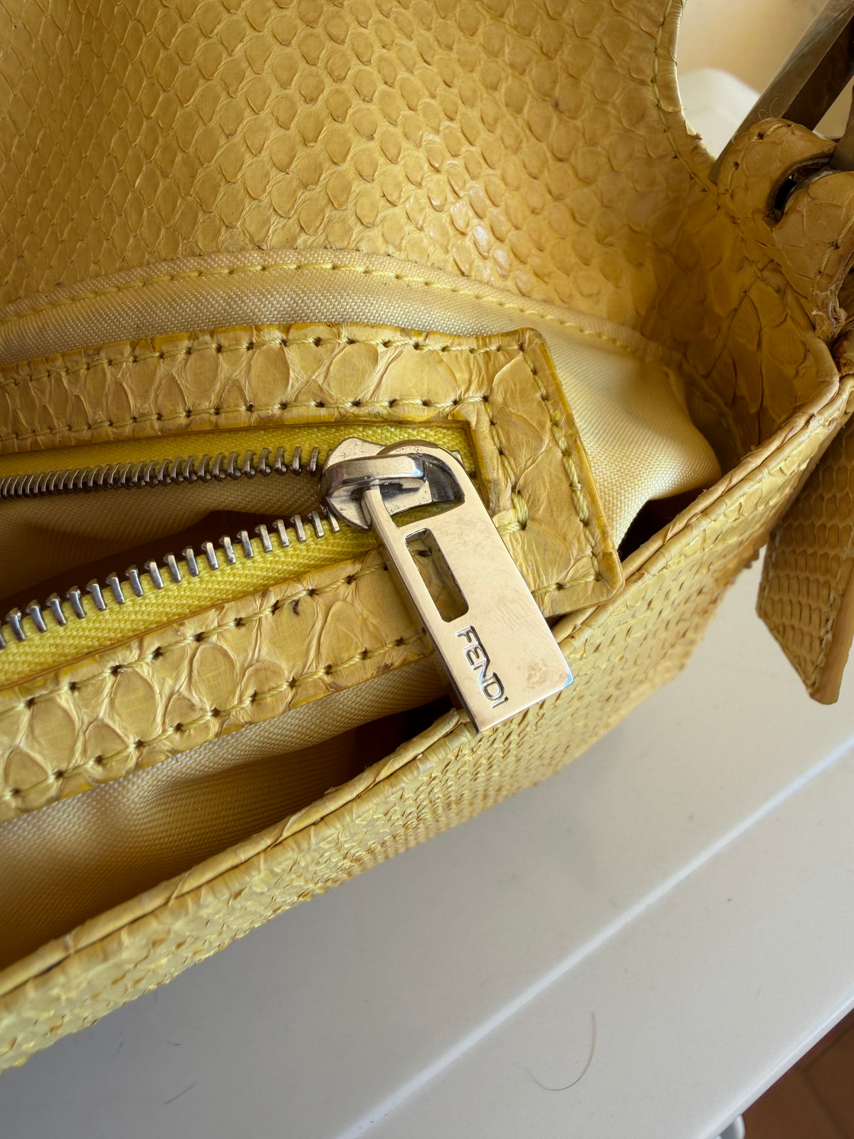 Fendi baguette pelle di pitone gialla