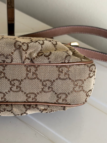 Gucci pochette charmy