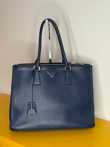 Prada galleria blu