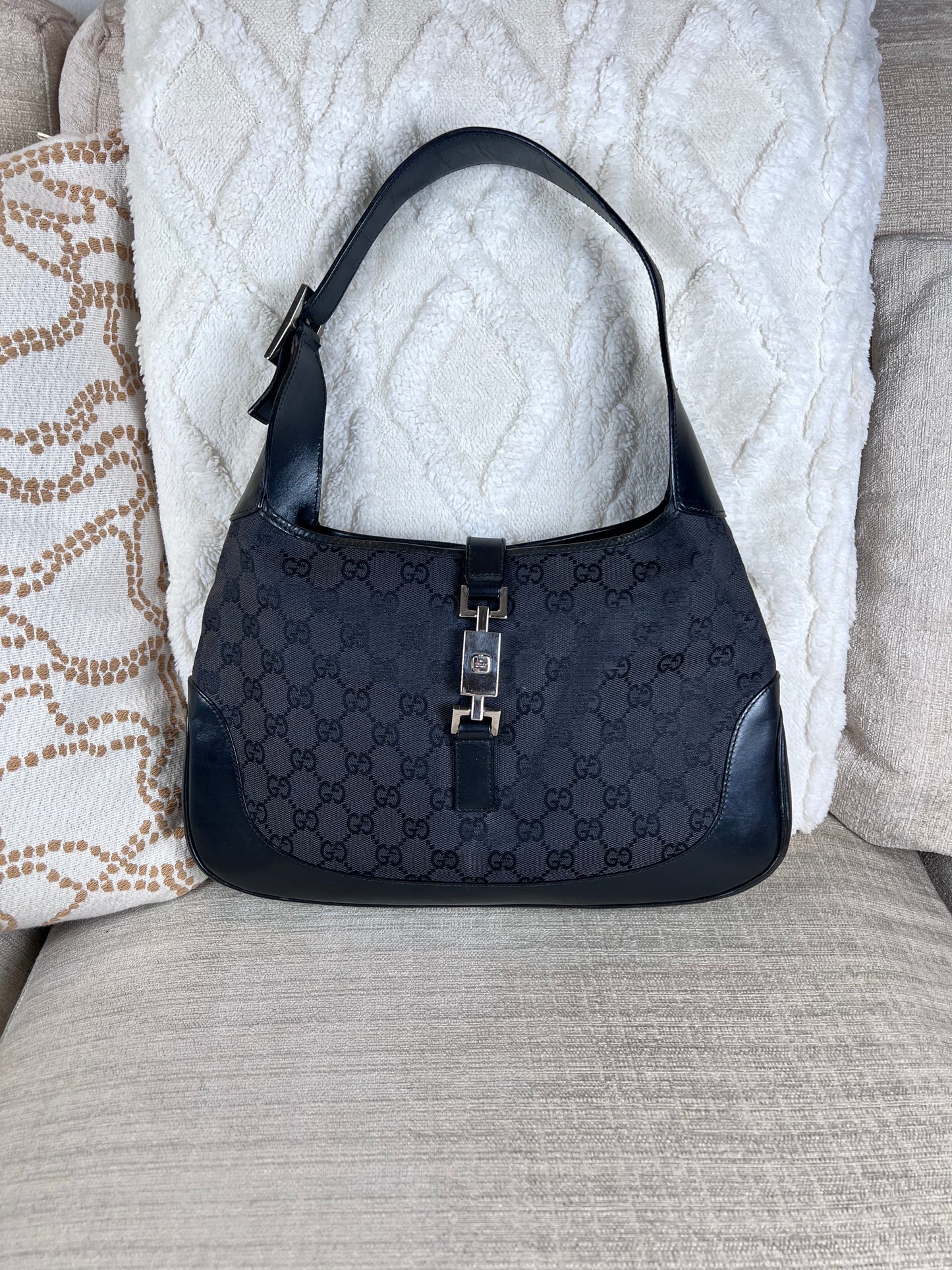 Gucci Jackie black