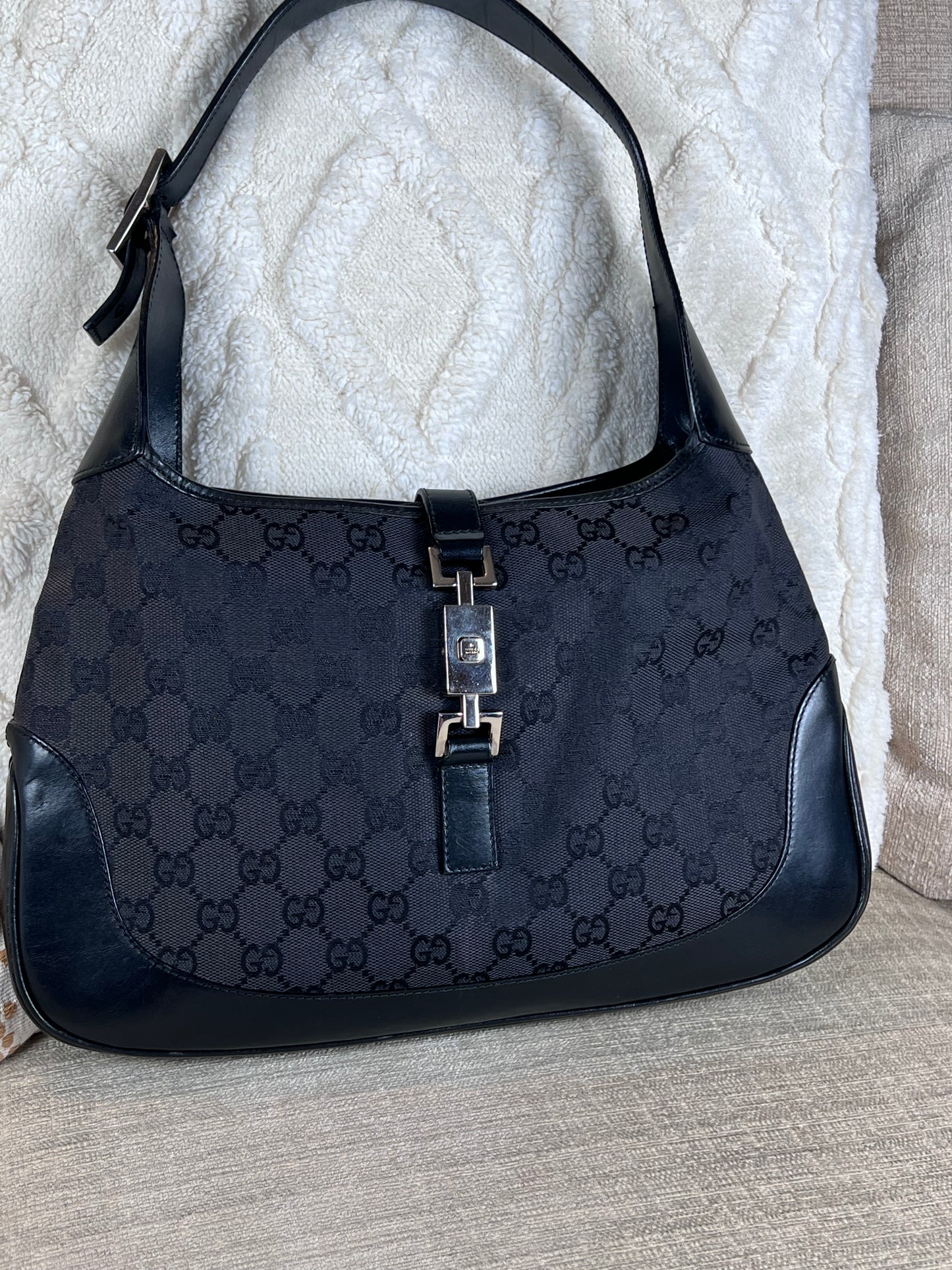 Gucci Jackie black