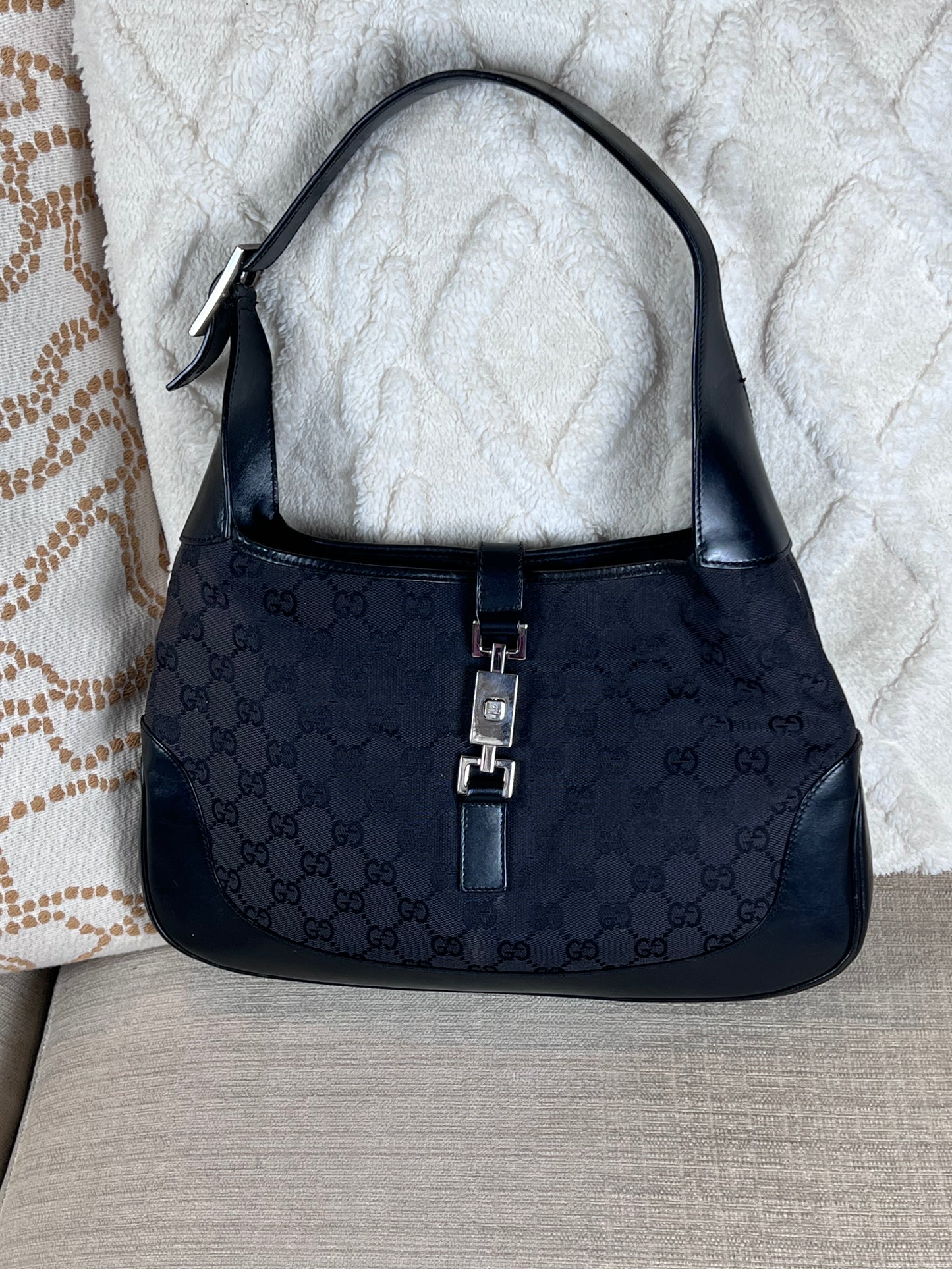 Gucci Jackie black