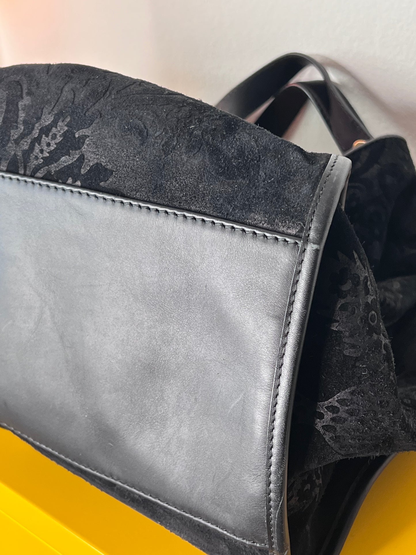 Gucci Soft Stirrup black
