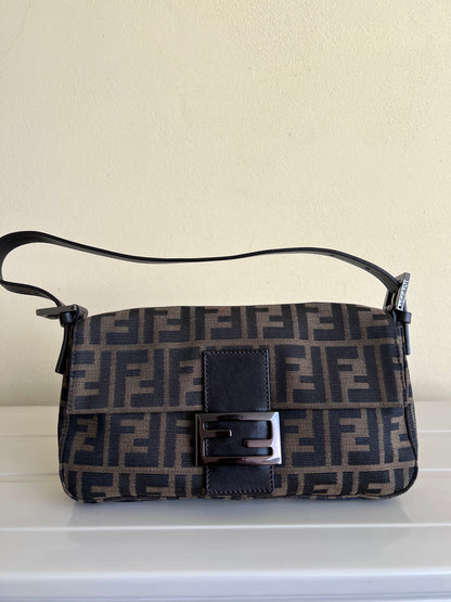 Fendi baguette Classic Zucca