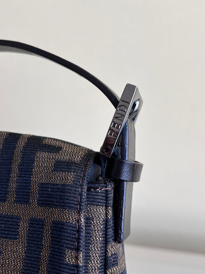 Fendi baguette Classic Zucca