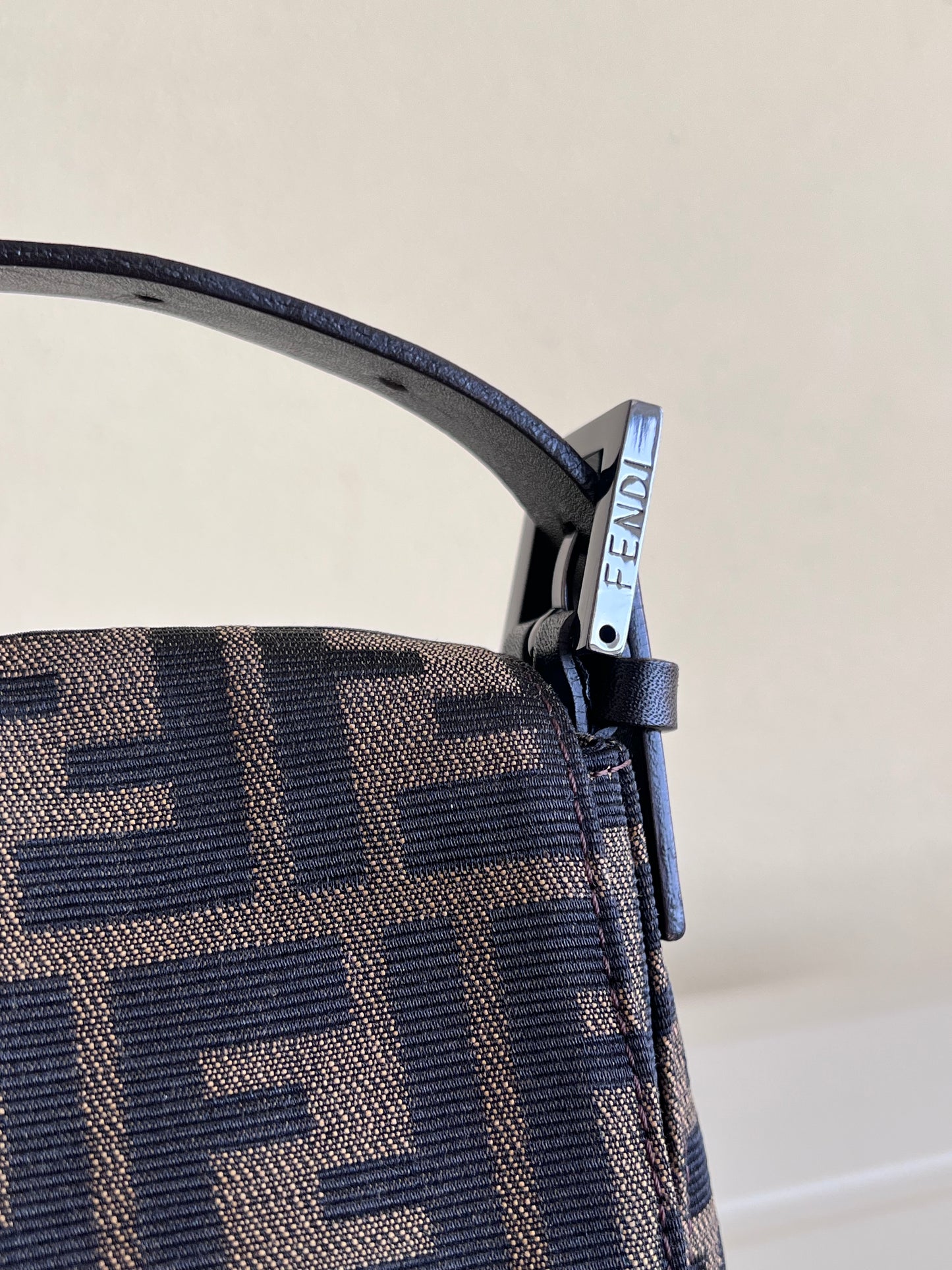 Fendi baguette Classic Zucca