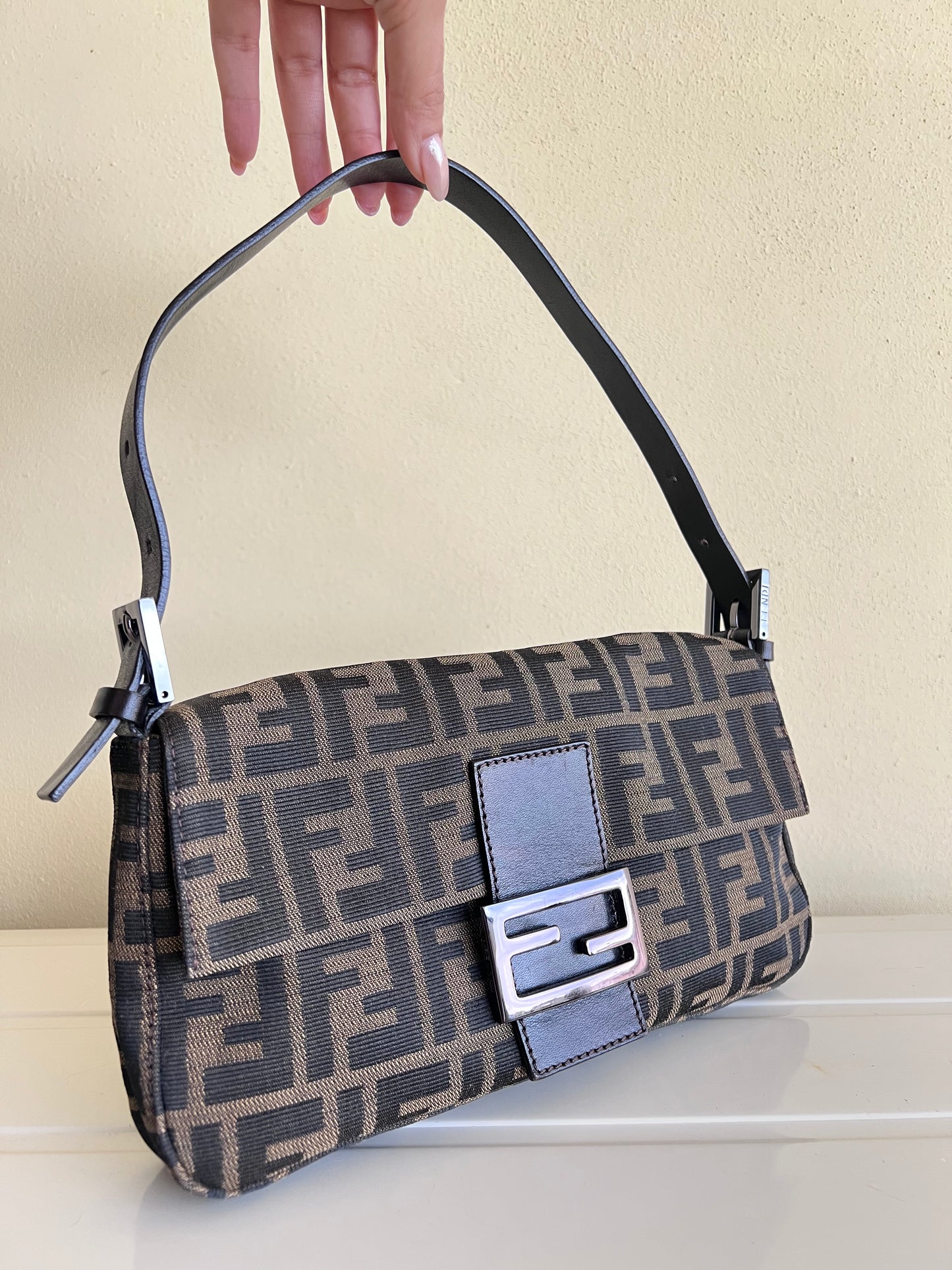 Fendi baguette Classic Zucca