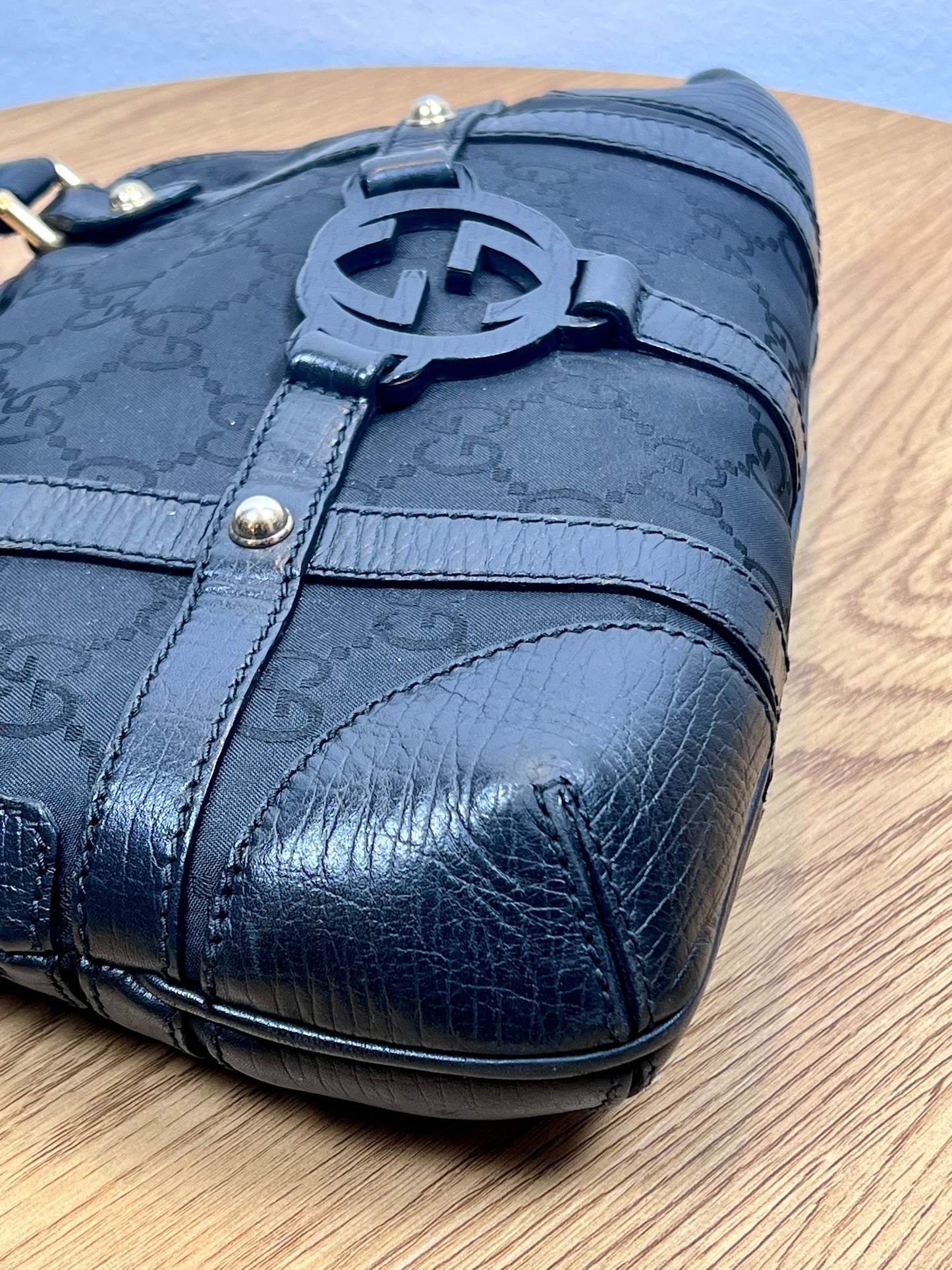 Gucci hobo logo Interlocking