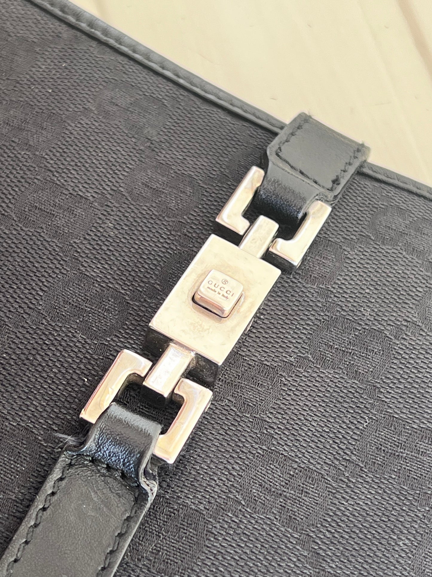 Gucci Jackie black