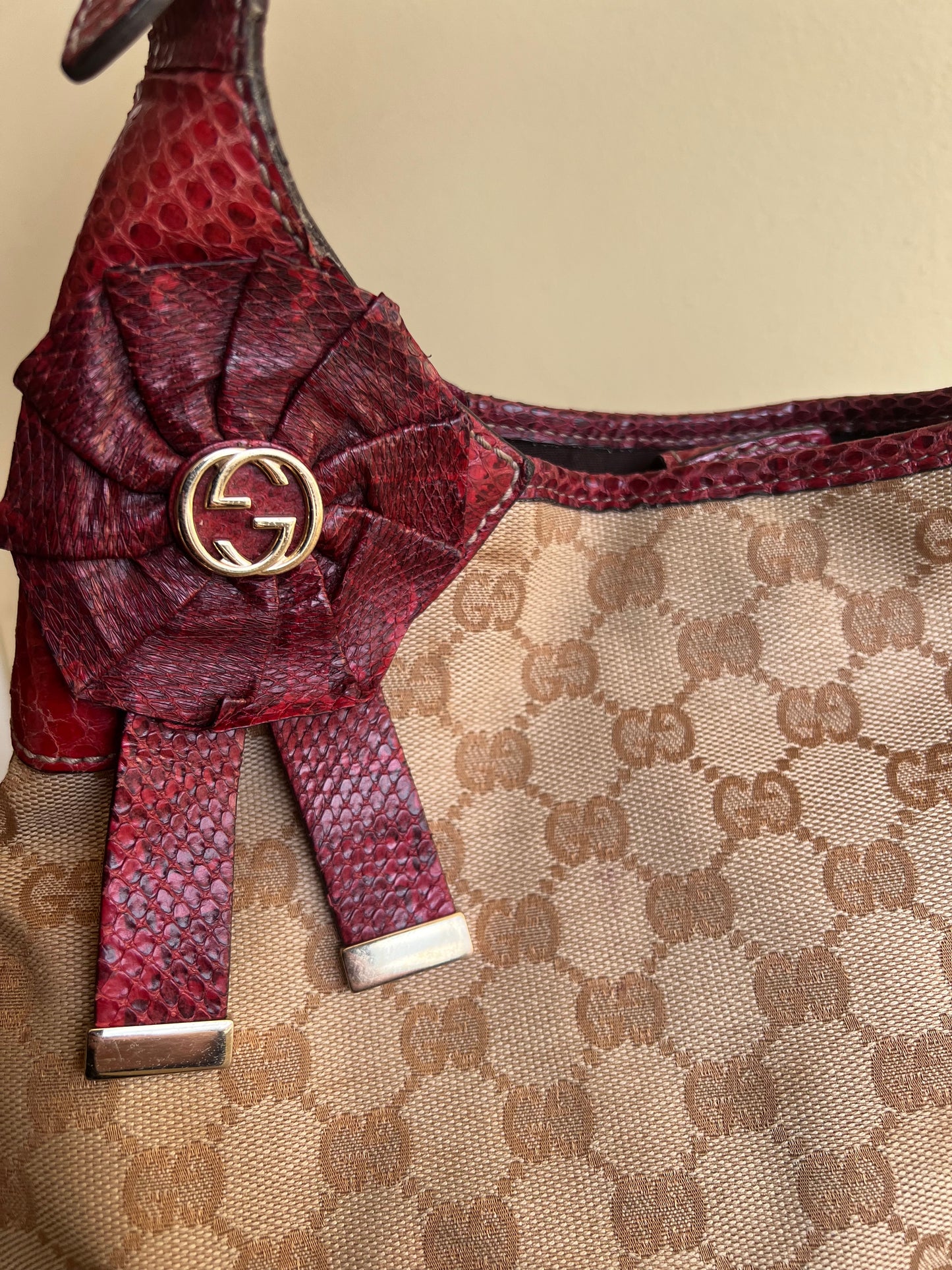 Gucci Hobo Snakeskin Bordeaux