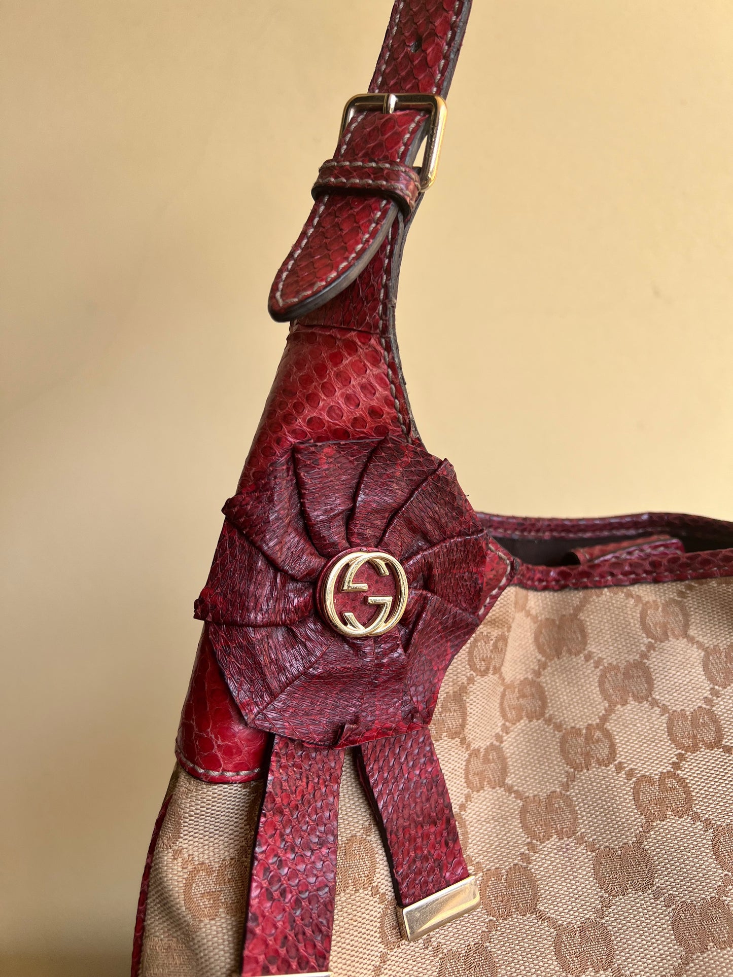 Gucci Hobo Snakeskin Bordeaux