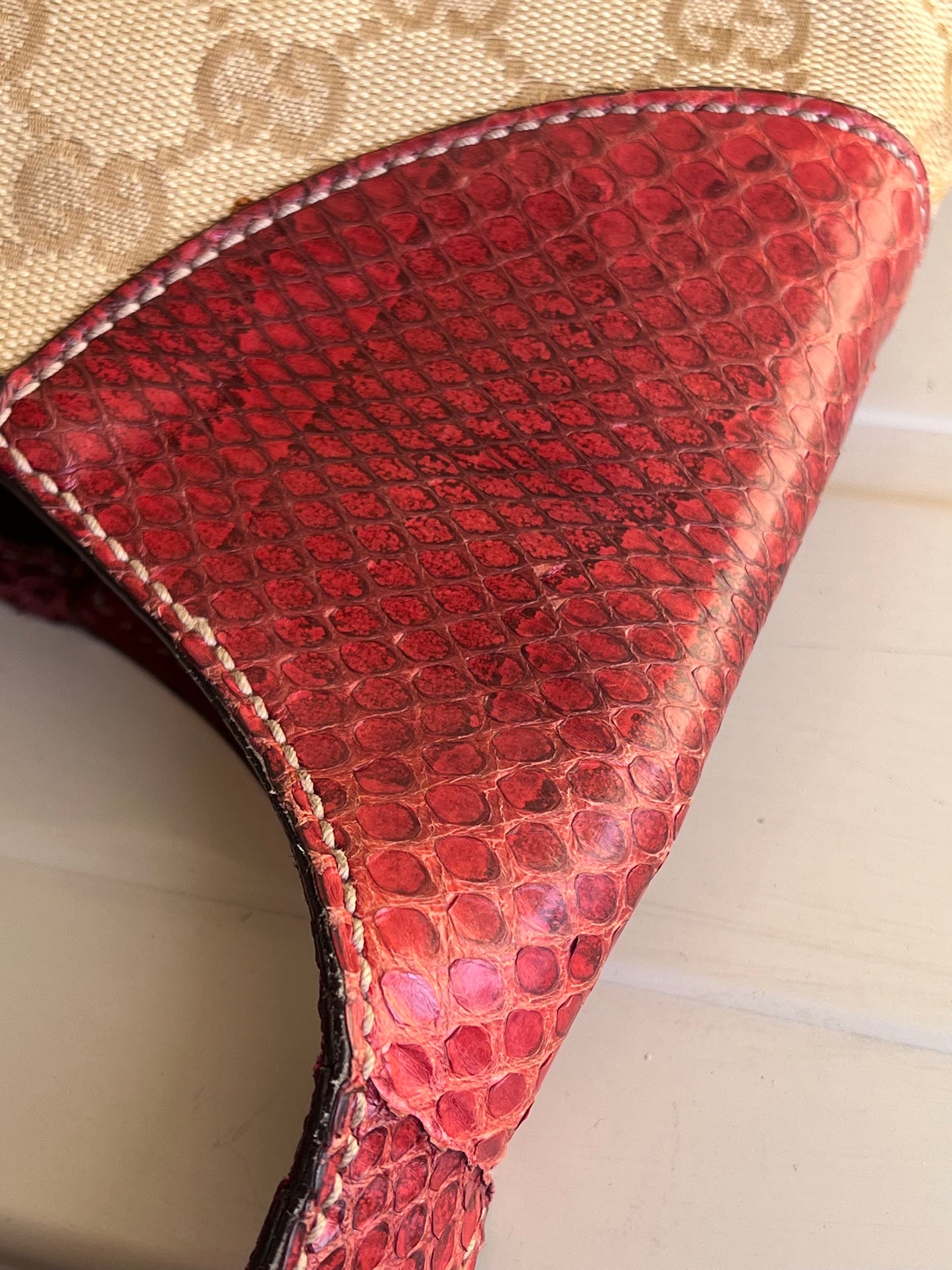 Gucci Hobo Snakeskin Bordeaux