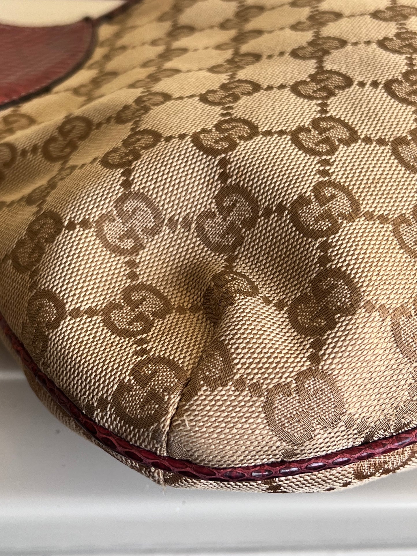 Gucci Hobo Snakeskin Bordeaux