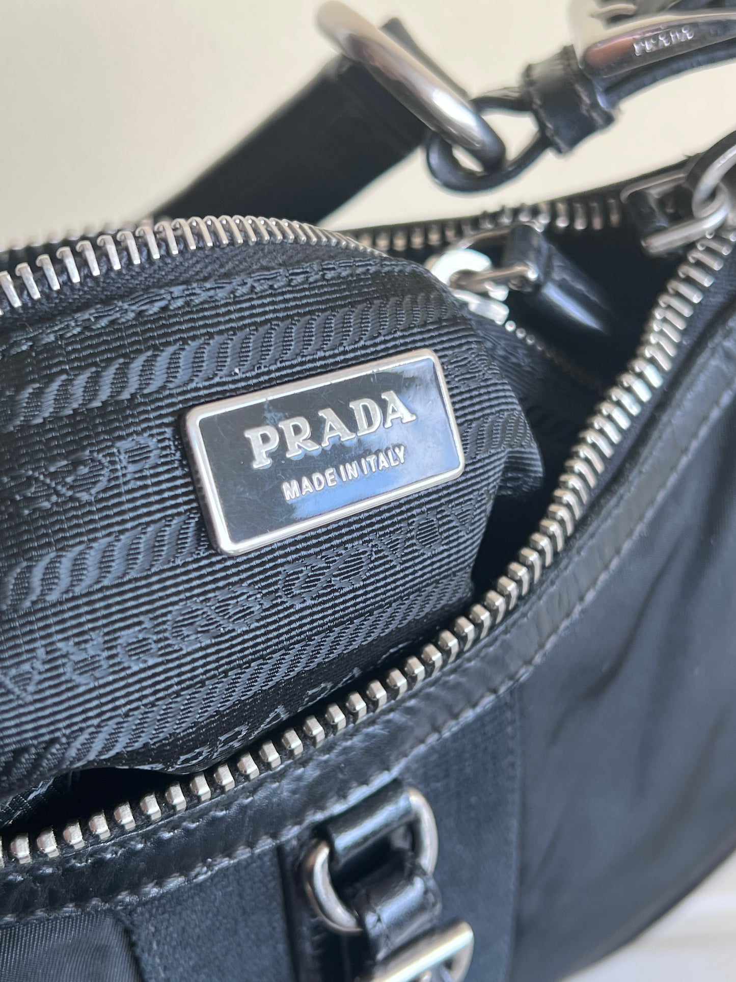 Prada Hobo nylon e pelle